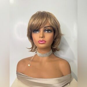 Raquel Welch Kanekalon Wig Short Layered Blonde Bob Side Bang Classic Memory Cap